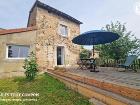 Gîte cosy avec terrasse, piscine et spa, au cœur de la Côte Roannaise - FR-1-496-322